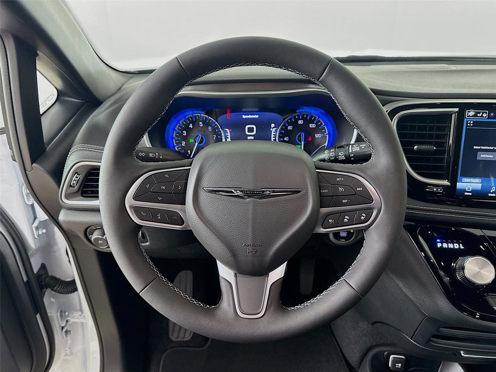 New 2026 Chrysler Pacifica Select image 12