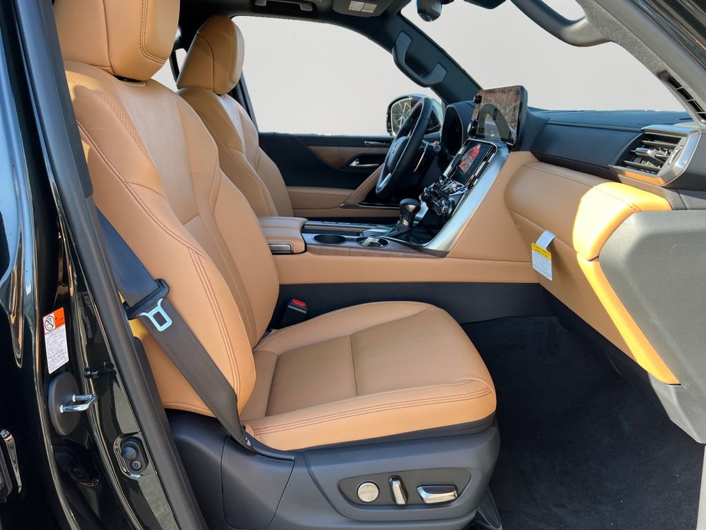 New 2025 Lexus LX 600 4WD w/ Luxury Package image 6