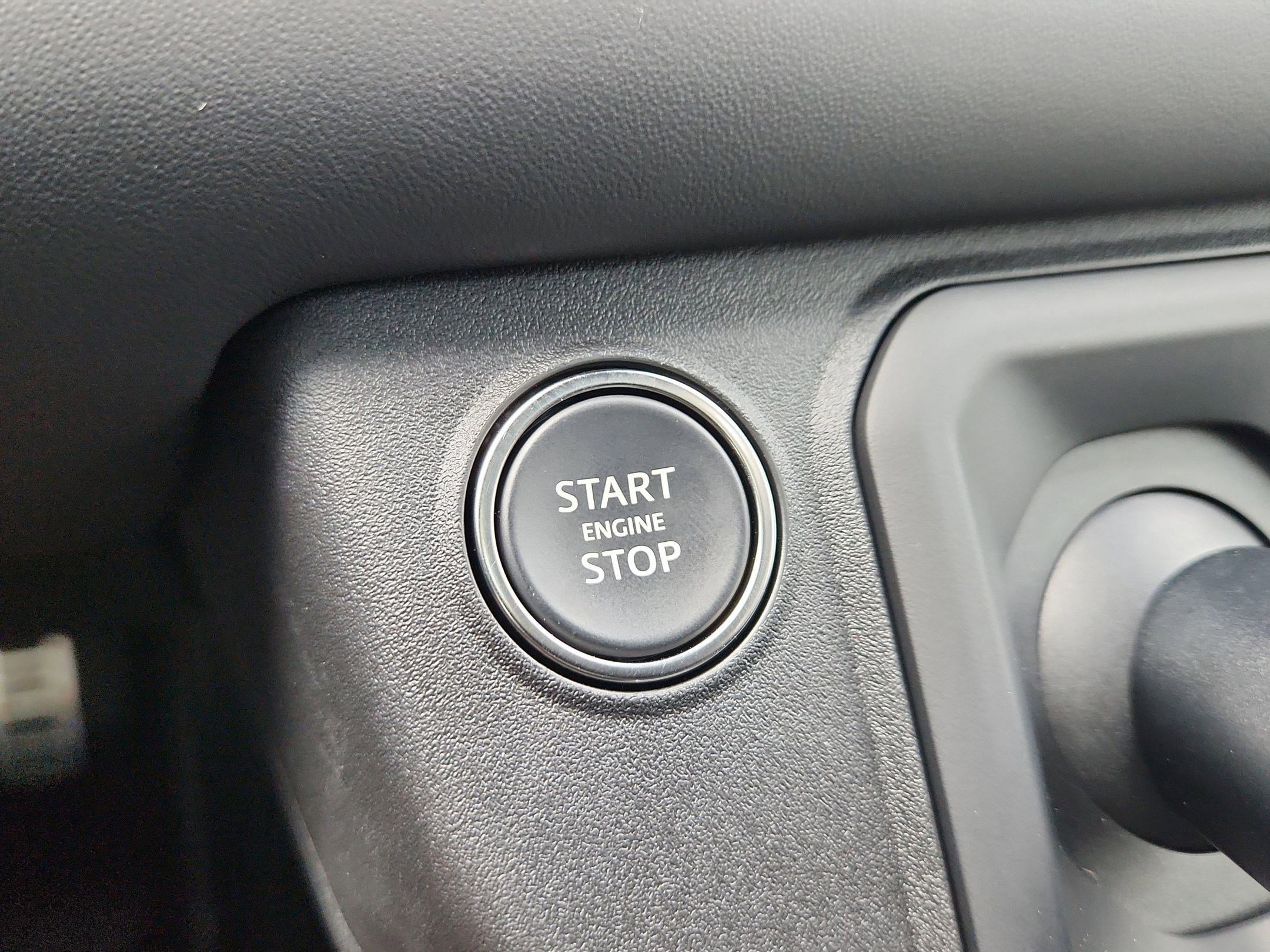 Certified 2025 Land Rover Defender 90 V8 image 28