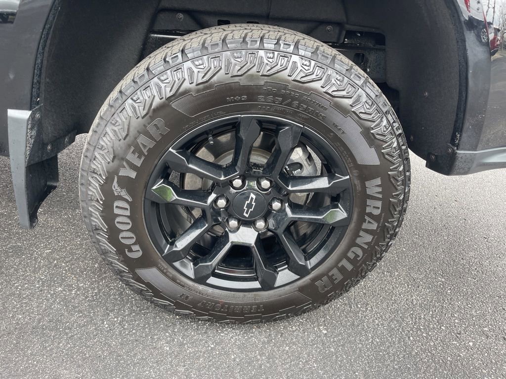 Used 2025 Chevrolet Colorado Z71 w/ Midnight Edition image 13