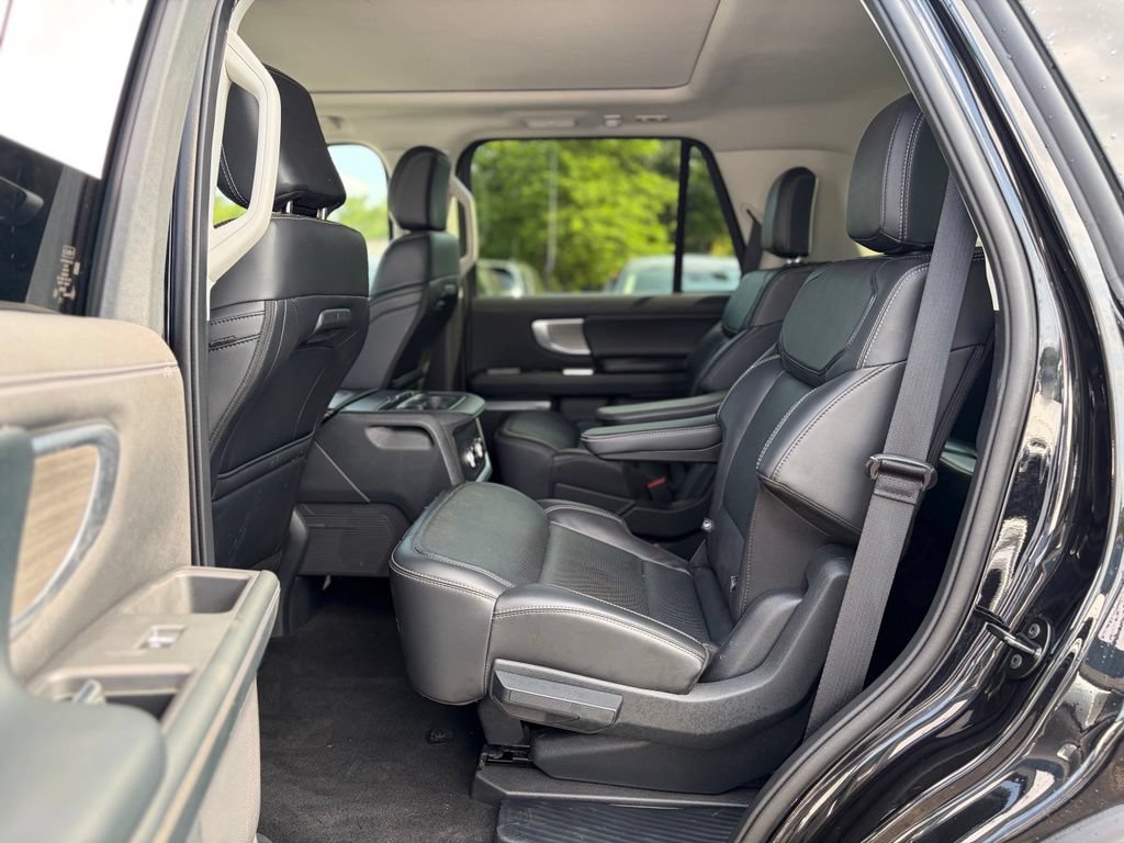 Used 2025 Ford Expedition Platinum AWD/4WD image 19