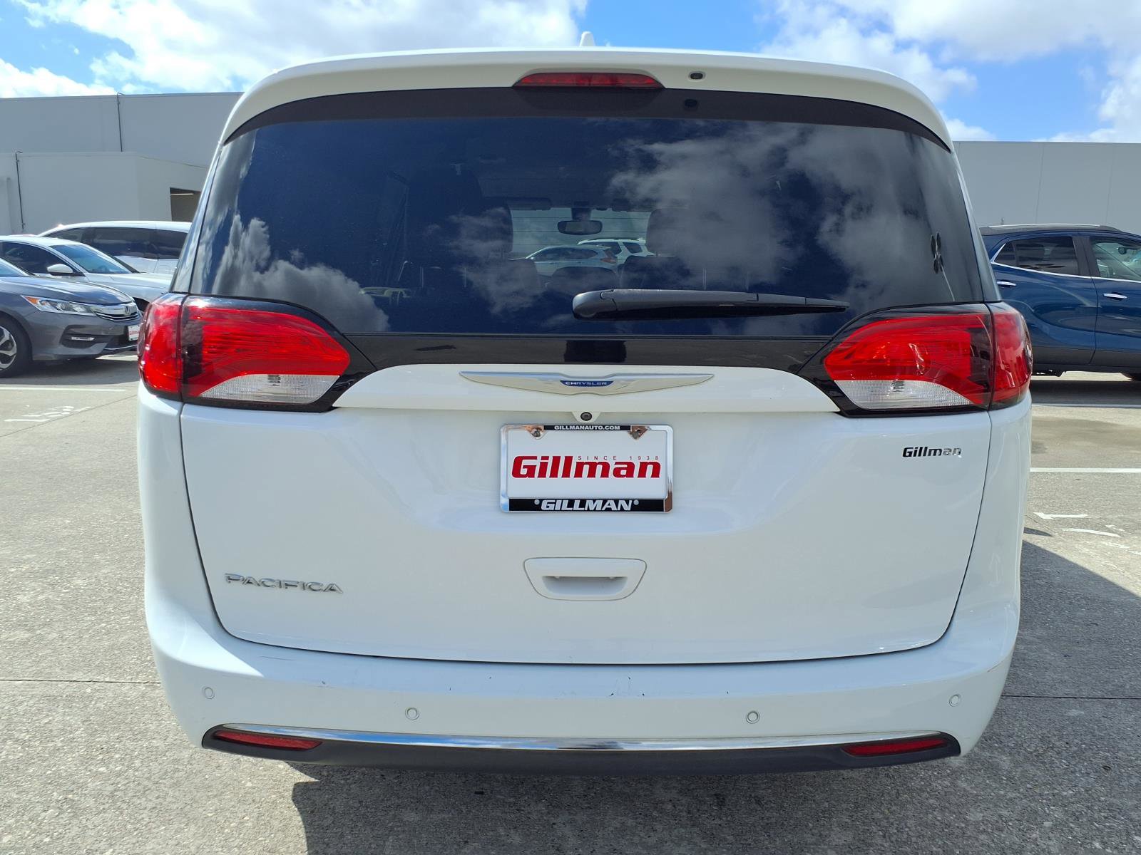 Used 2018 Chrysler Pacifica Touring-L image 24