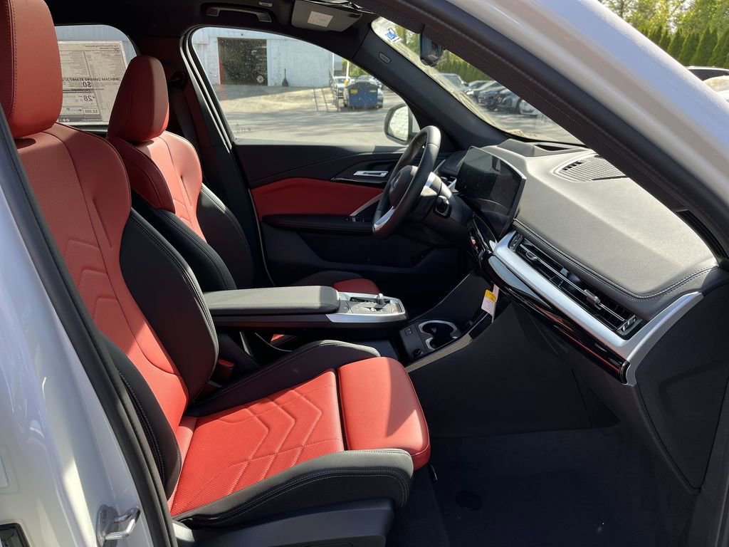 Used 2025 BMW X1 xDrive28i w/ Technology Package image 25