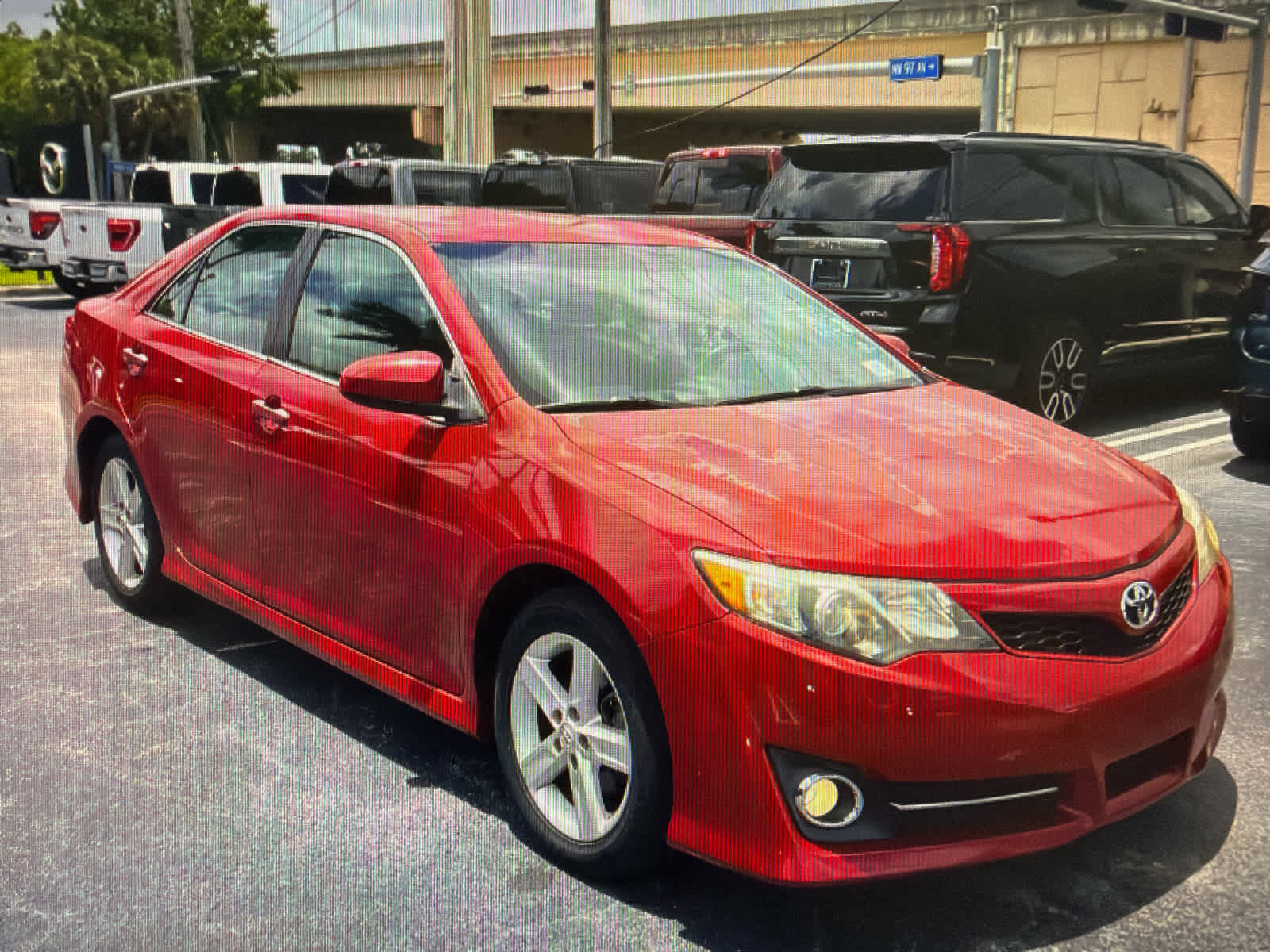 Used 2014 Toyota Camry SE FWD image 8