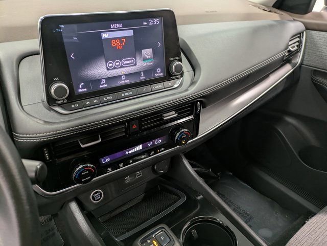 Used 2021 Nissan Rogue SV image 12