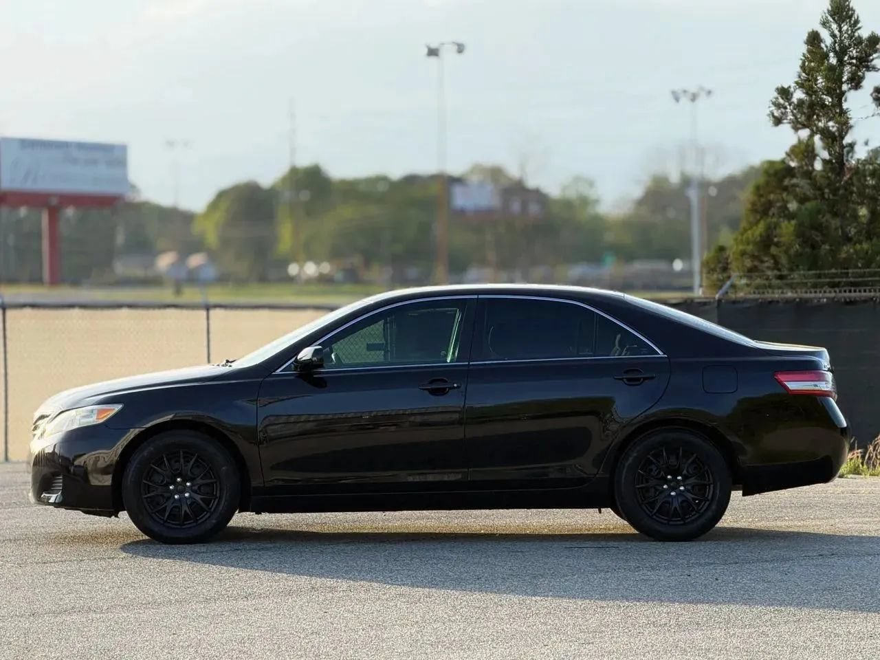 Used 2010 Toyota Camry LE FWD image 8