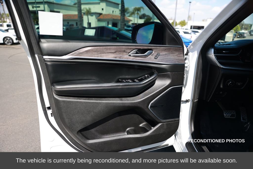 Used 2023 Jeep Grand Cherokee Overland w/ Rear Seat Video Group I image 16