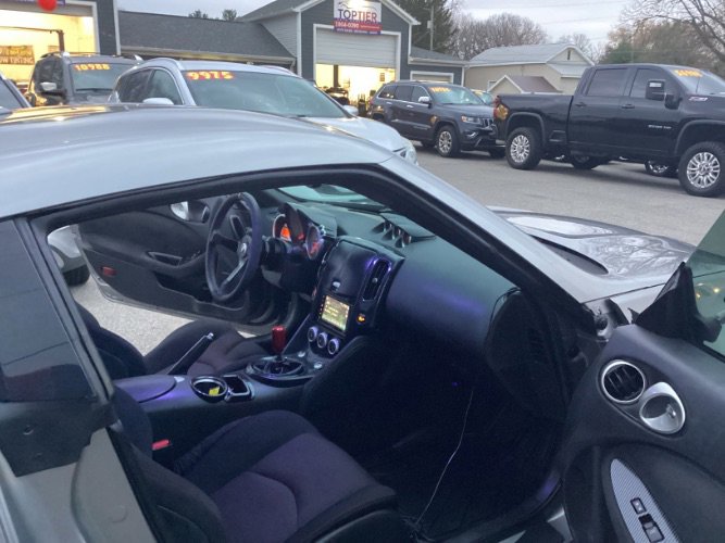 Used 2009 Nissan 370Z Touring w/ Sport Pkg image 5