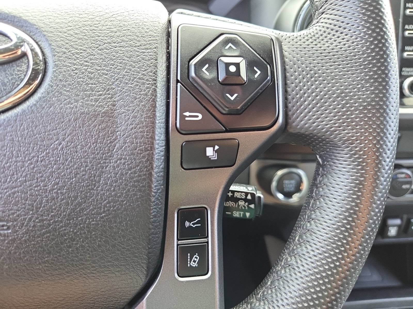 Used 2021 Toyota Tacoma TRD Off-Road w/ Technology Package AWD/4WD image 23