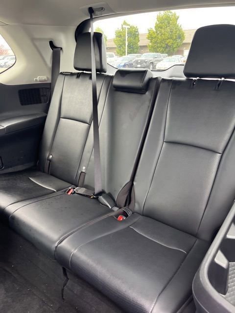 Used 2025 Toyota Grand Highlander AWD image 9