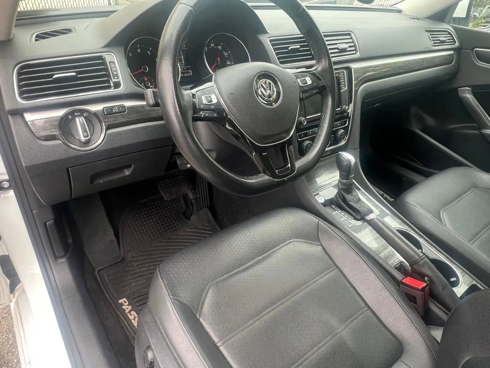 Used 2018 Volkswagen Passat 2.0T SE image 17