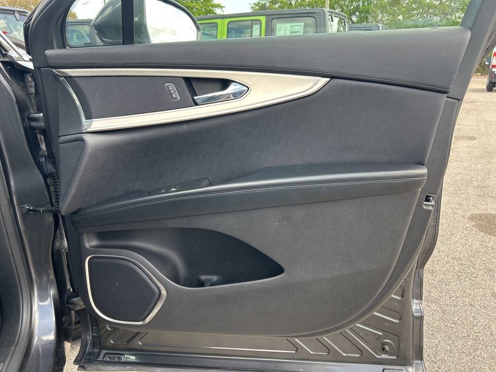 Used 2020 Lincoln Nautilus FWD image 27