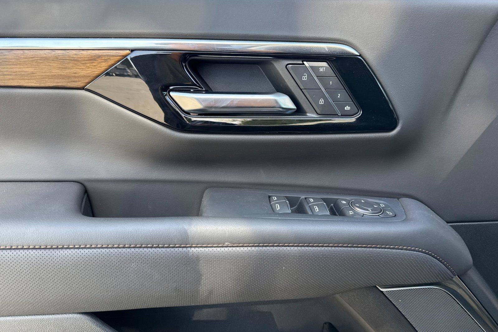 New 2025 Chevrolet Suburban High Country image 13