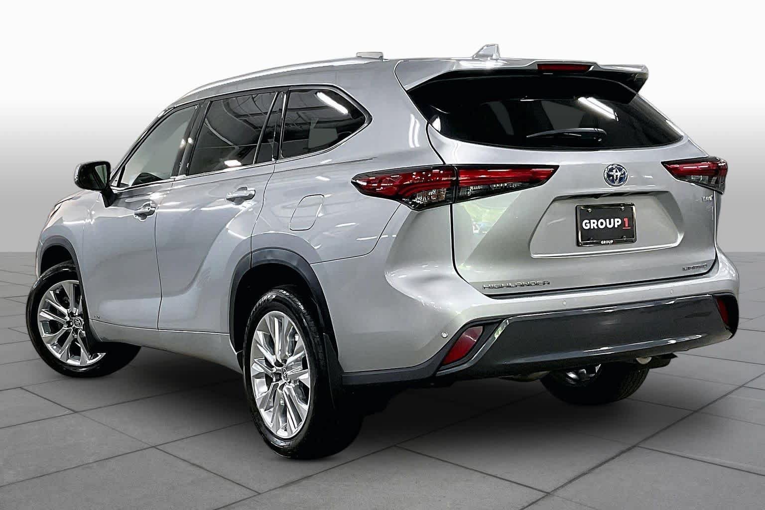 Used 2023 Toyota Highlander Limited AWD/4WD image 12