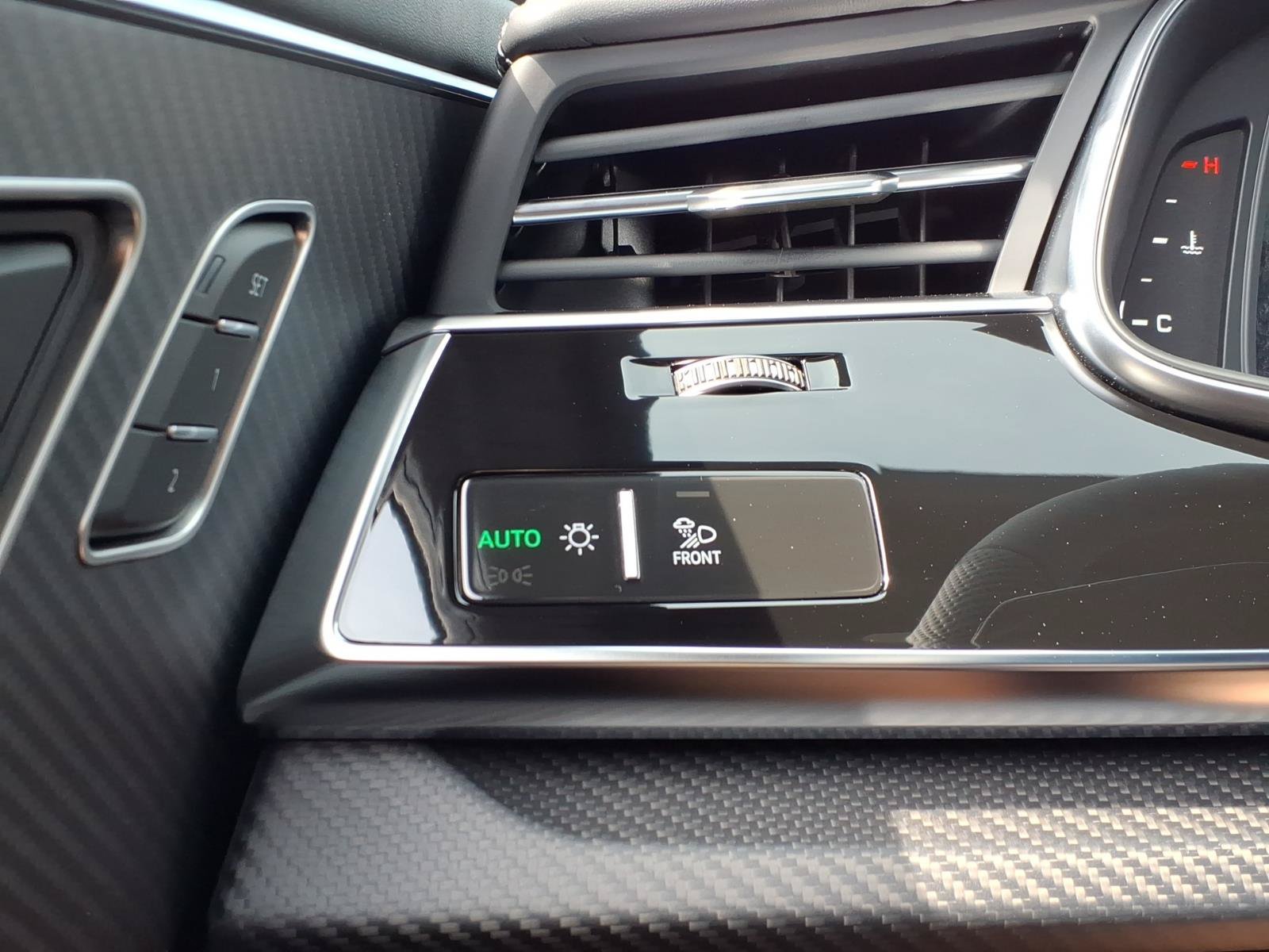 New 2027 Audi SQ8 Prestige AWD/4WD image 21