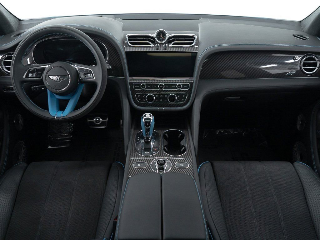 Certified 2025 Bentley Bentayga AWD/4WD image 28