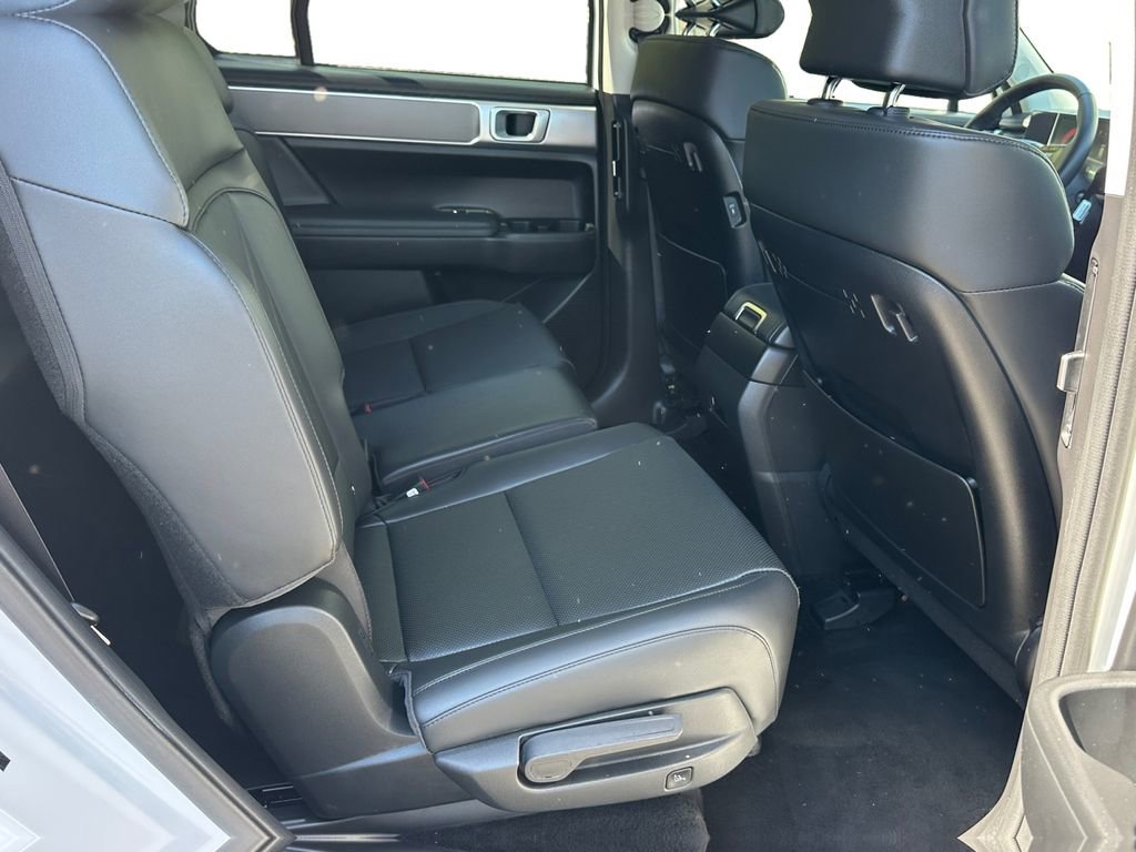 Used 2026 Hyundai Santa Fe SEL AWD/4WD image 16