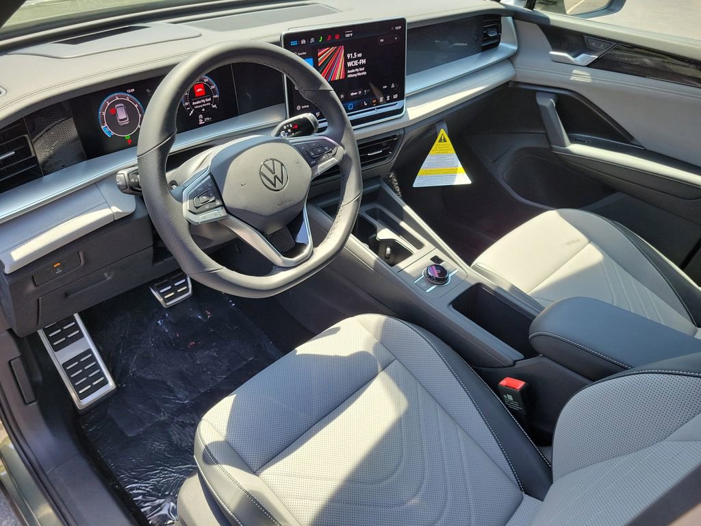 New 2026 Volkswagen Tiguan SE R-Line image 17