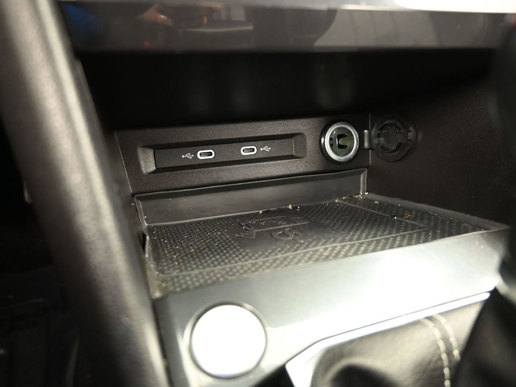 Used 2022 Volkswagen Tiguan SE image 25