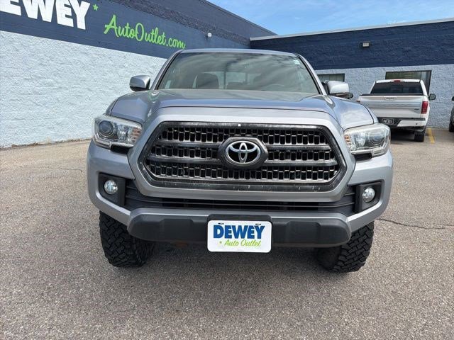 Used 2016 Toyota Tacoma TRD Off-Road AWD/4WD image 8