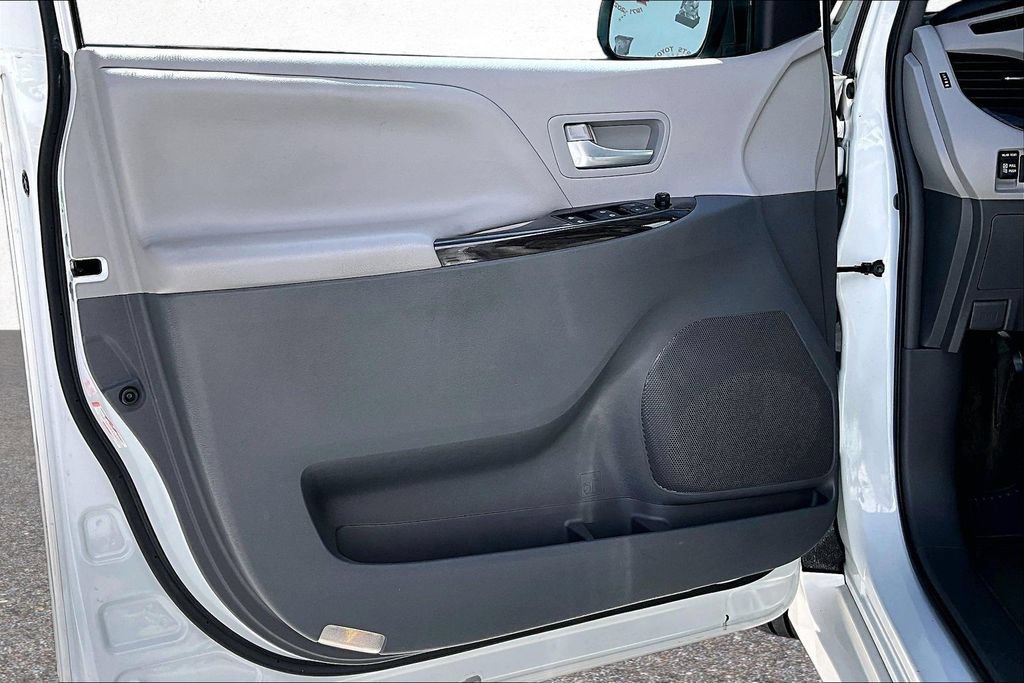 Used 2018 Toyota Sienna XLE AWD/4WD image 20