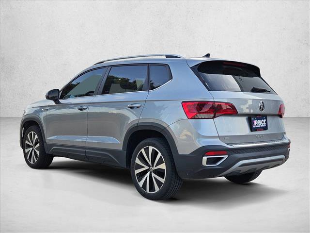 Used 2023 Volkswagen Taos SE w/ Panoramic Sunroof Package FWD image 7