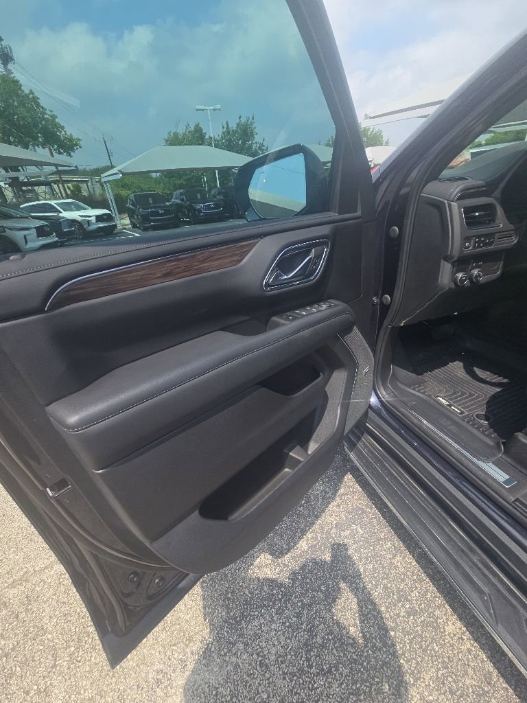 Used 2022 Chevrolet Tahoe LT w/ Luxury Package RWD image 6