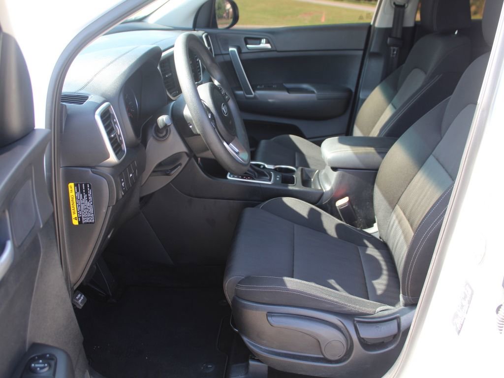 Used 2022 Kia Sportage LX image 3