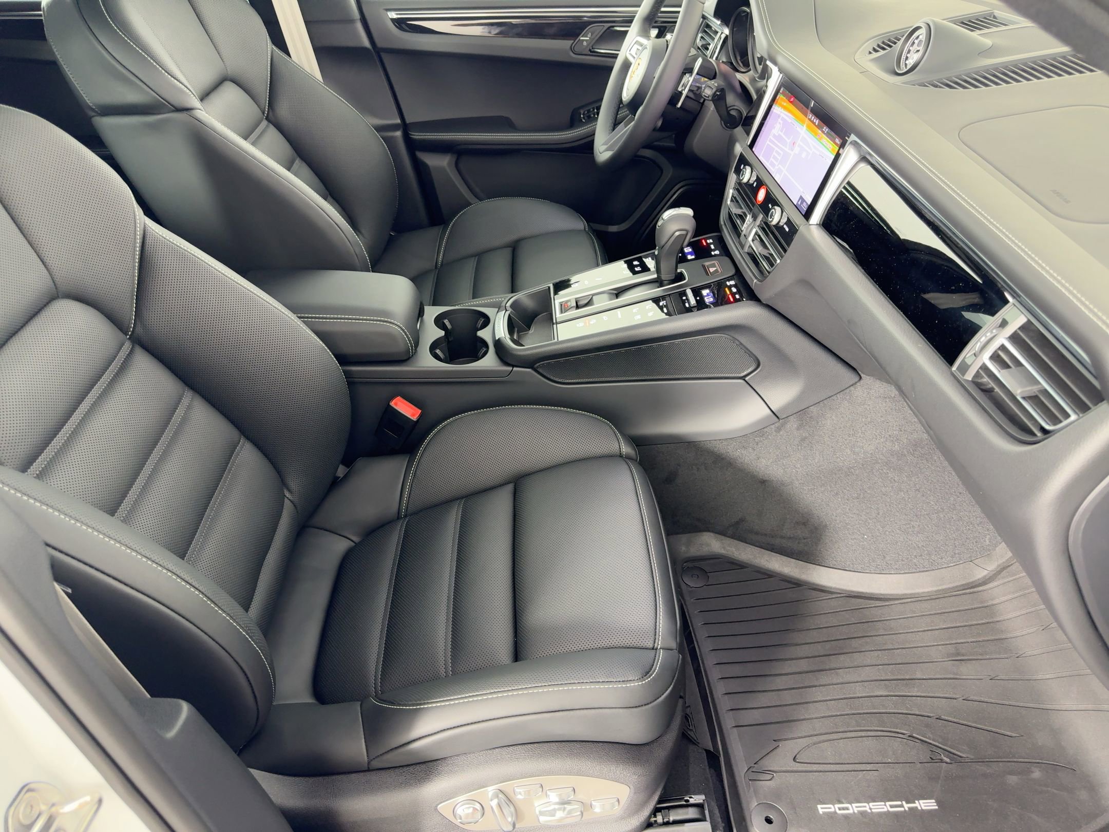 Used 2026 Porsche Macan S image 30