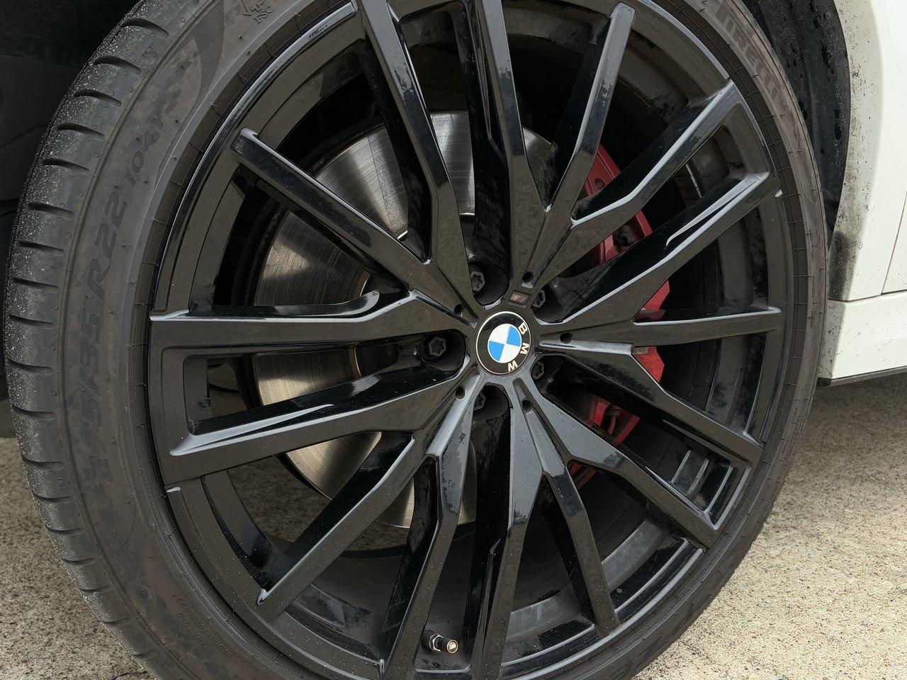 Used 2022 BMW X6 M50i w/ Executive Package image 11