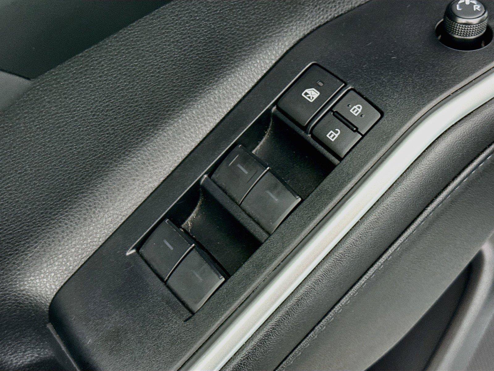Certified 2025 Toyota Highlander XLE FWD image 30