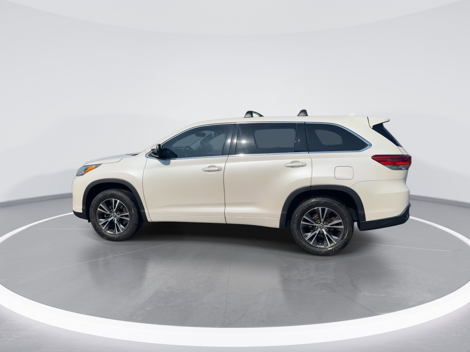 Used 2018 Toyota Highlander Plus image 6