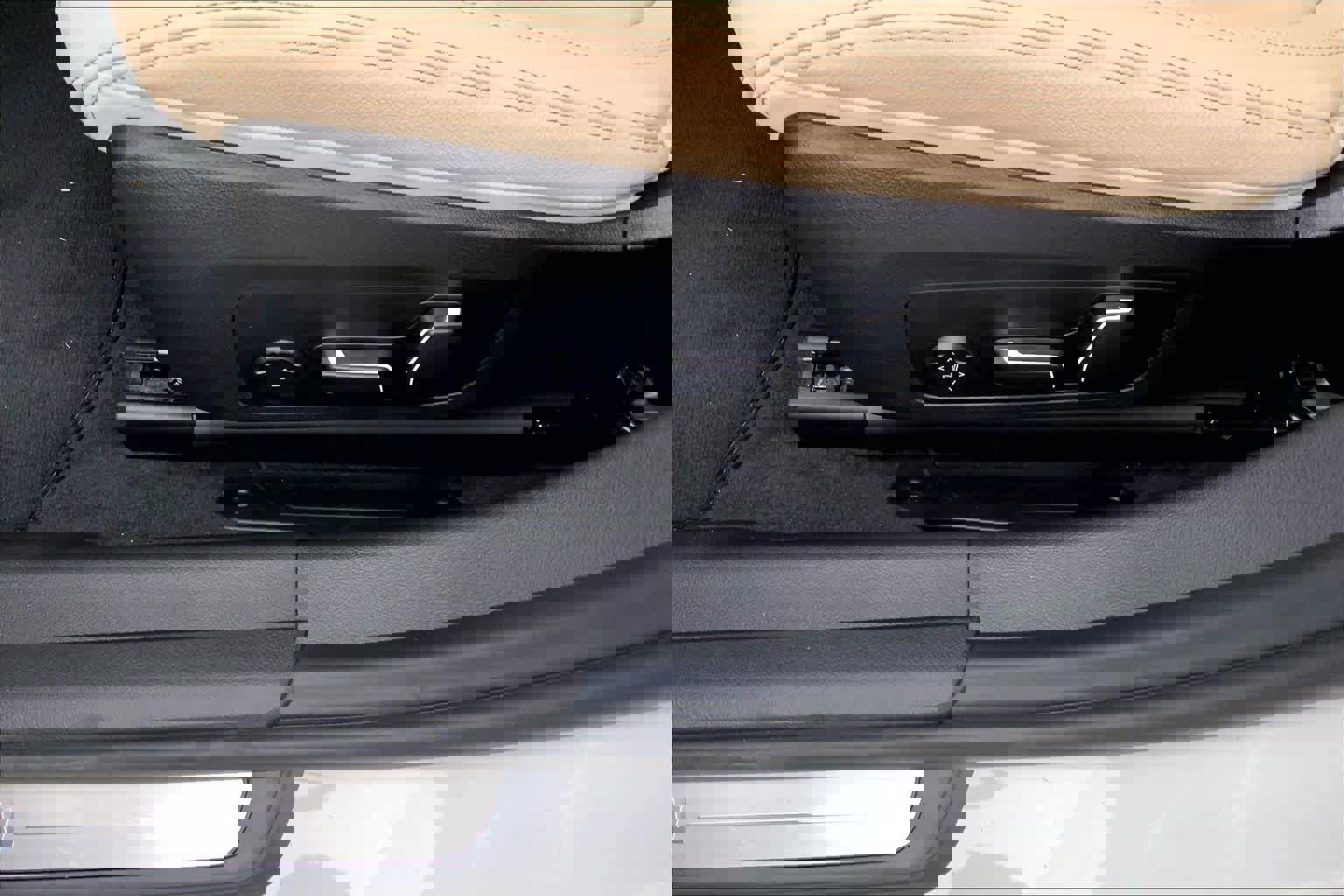 New 2026 BMW 330i xDrive Sedan w/ Convenience Package image 16