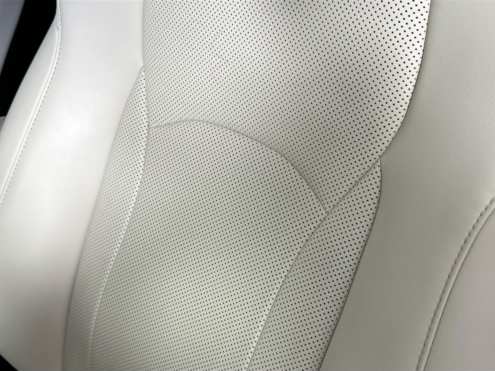Used 2022 Lexus RX 350L FWD w/ Premium Package image 18