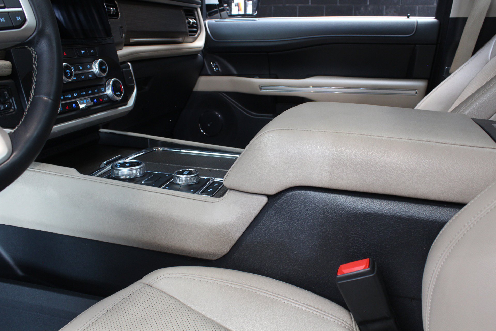 Used 2023 Ford Expedition Max Limited AWD/4WD image 30