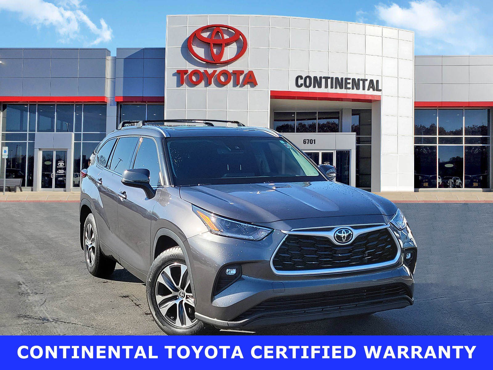 Used 2021 Toyota Highlander XLE image 1
