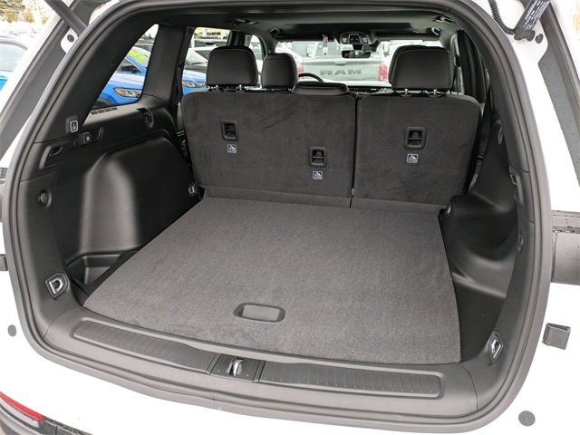 New 2025 Jeep Grand Cherokee Altitude image 27