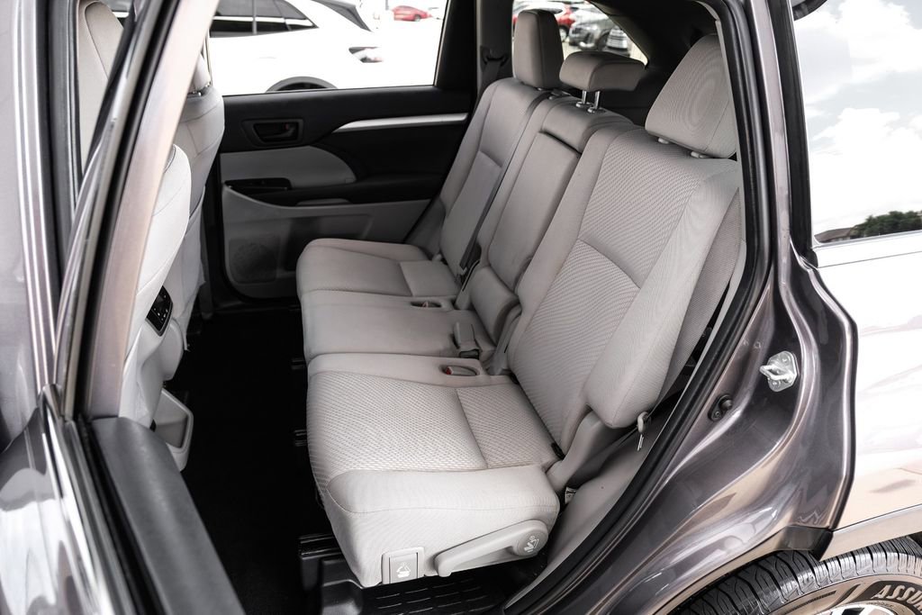 Used 2019 Toyota Highlander LE FWD image 40