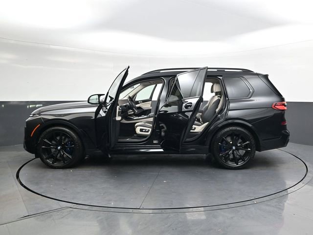 Used 2024 BMW X7 M60i w/ Executive Package image 39