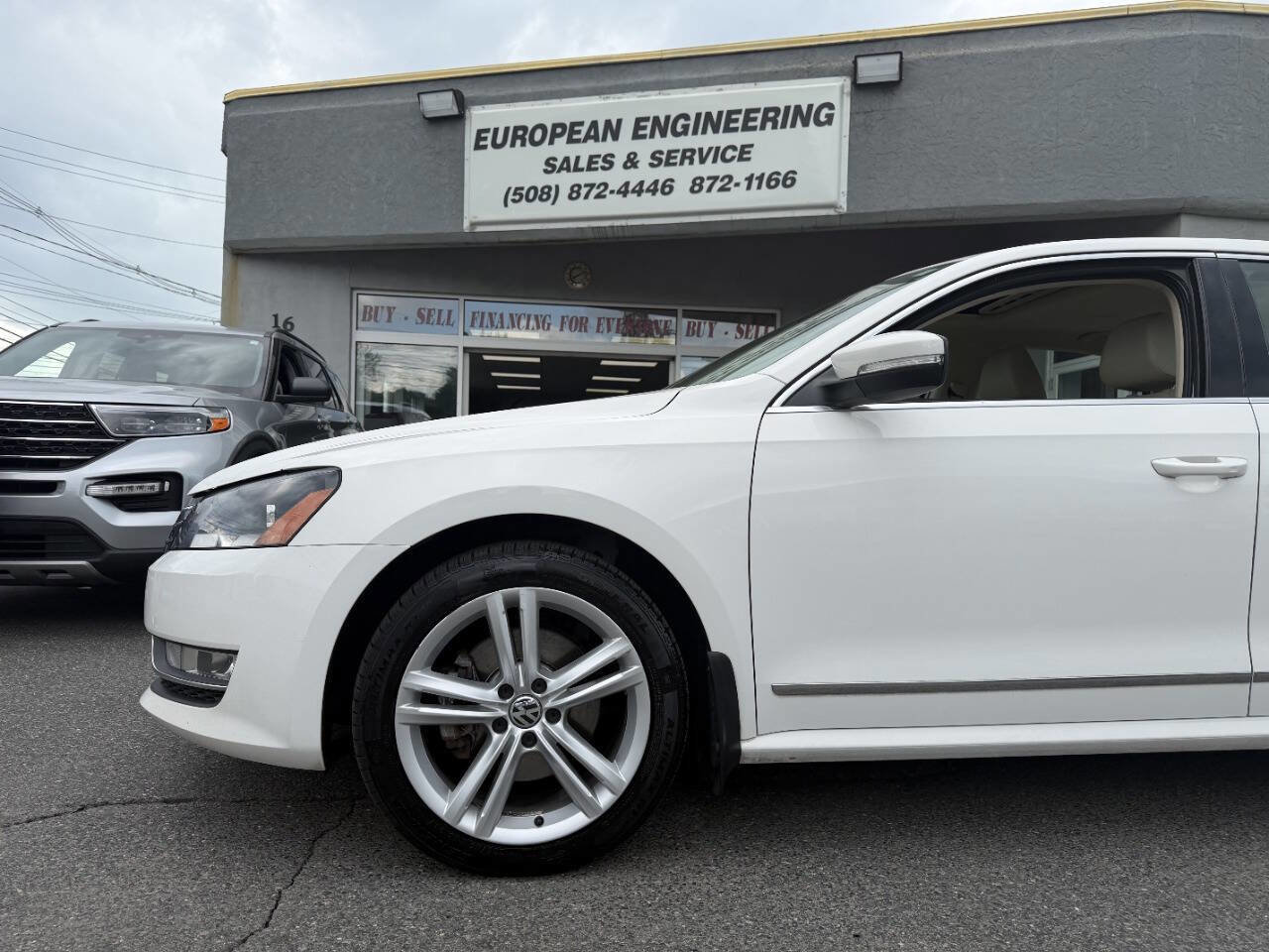 Used 2014 Volkswagen Passat TDI SE FWD image 9