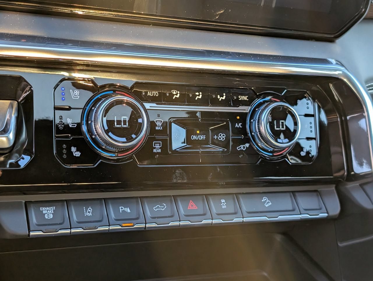 New 2026 GMC Sierra 2500 Denali Ultimate AWD/4WD image 13