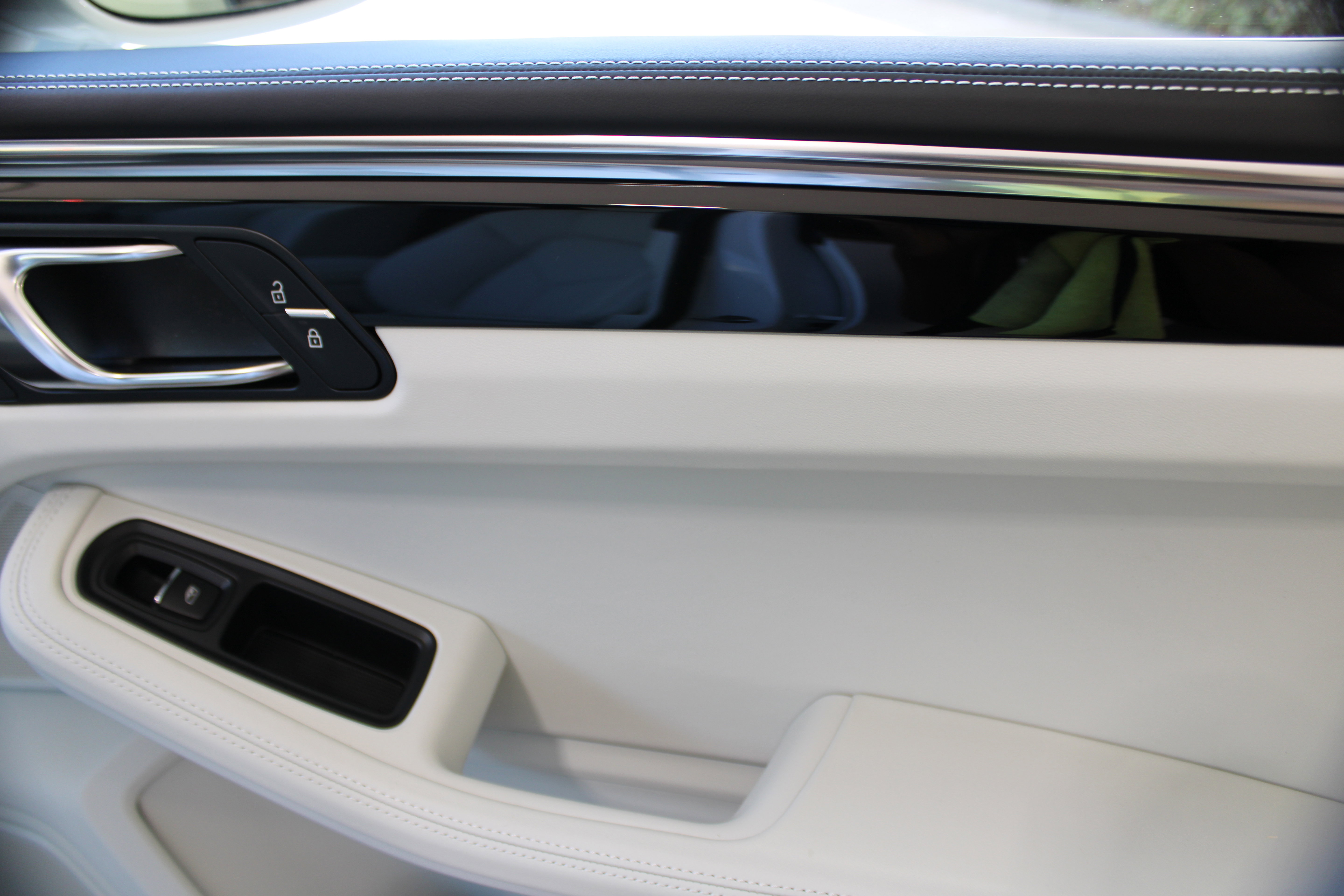 New 2026 Porsche Macan AWD/4WD image 36