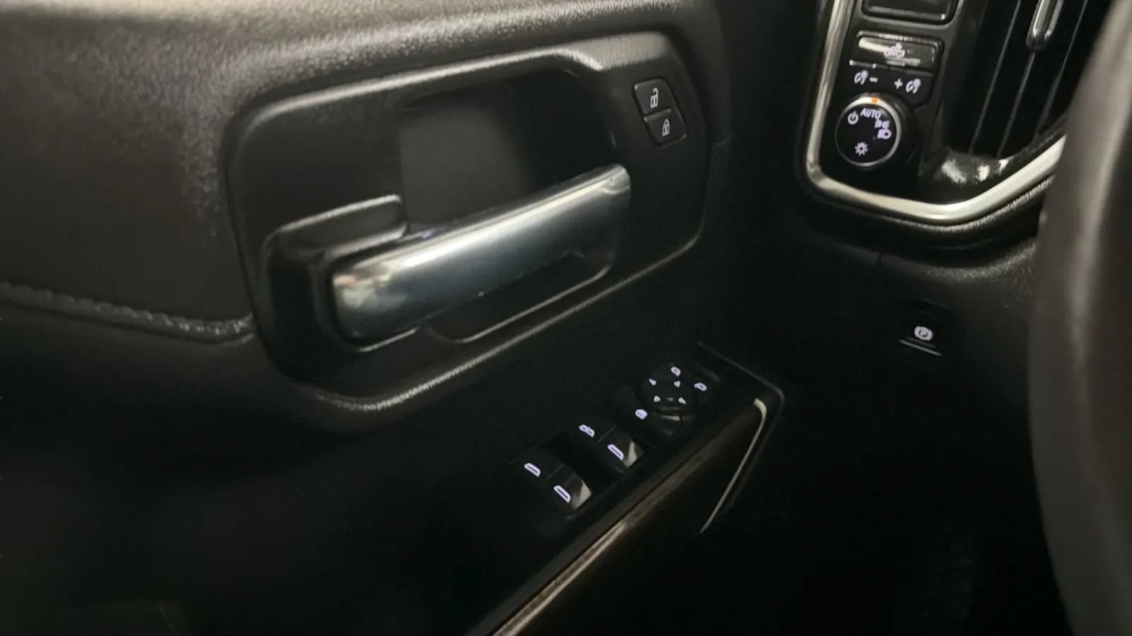 Used 2022 Chevrolet Silverado 1500 LT RWD image 15
