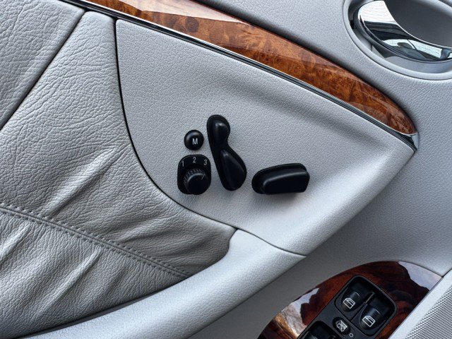 Used 2005 Mercedes-Benz CLK 500 Coupe image 21