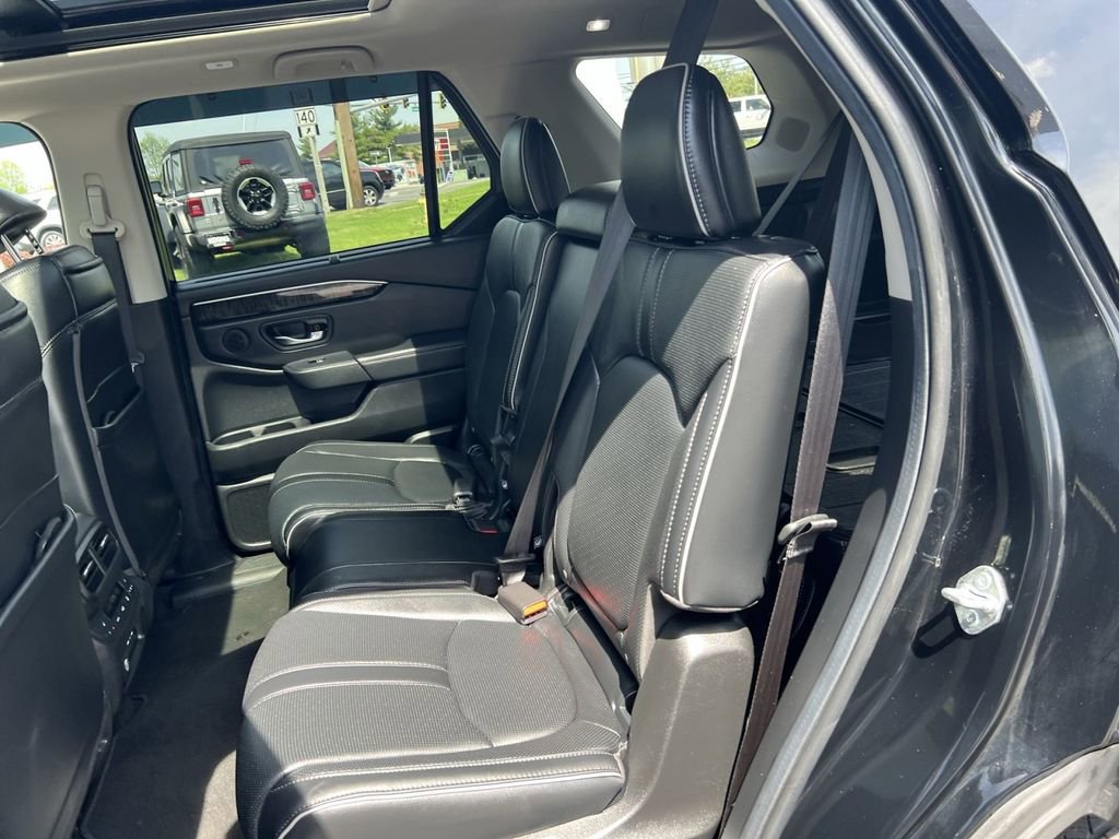 Used 2025 Honda Pilot Elite image 33