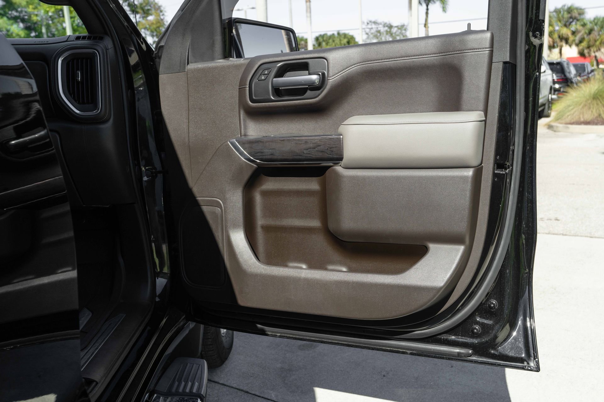 Used 2021 Chevrolet Silverado 1500 LTZ image 38
