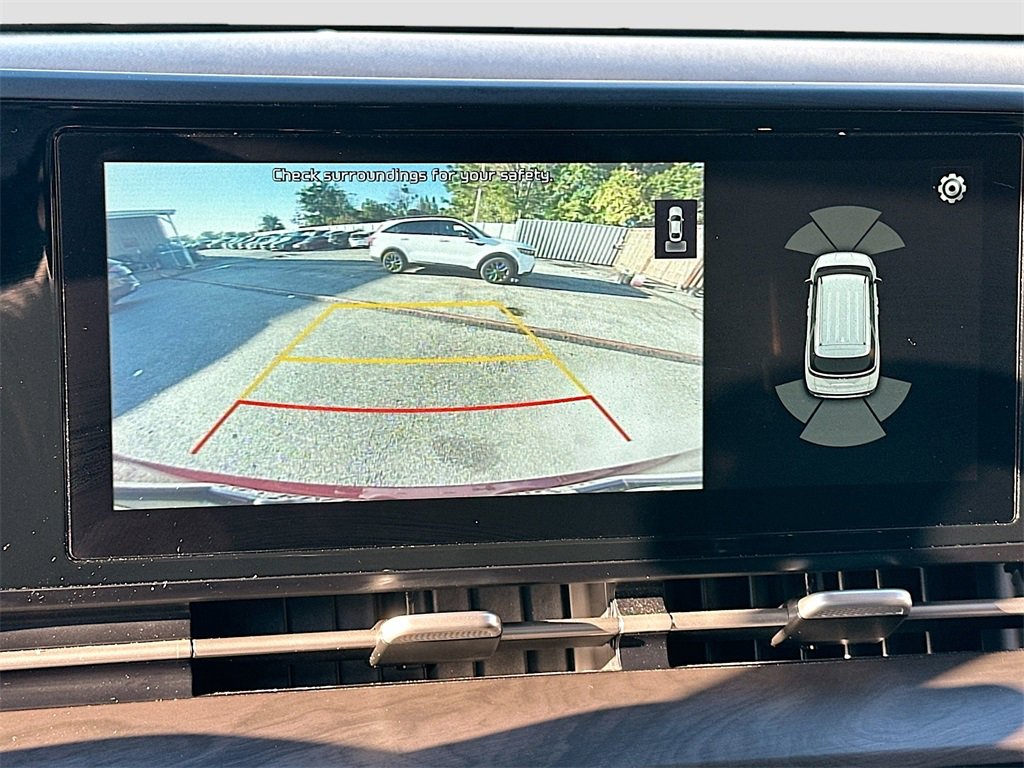 Used 2022 Kia Carnival EX image 14