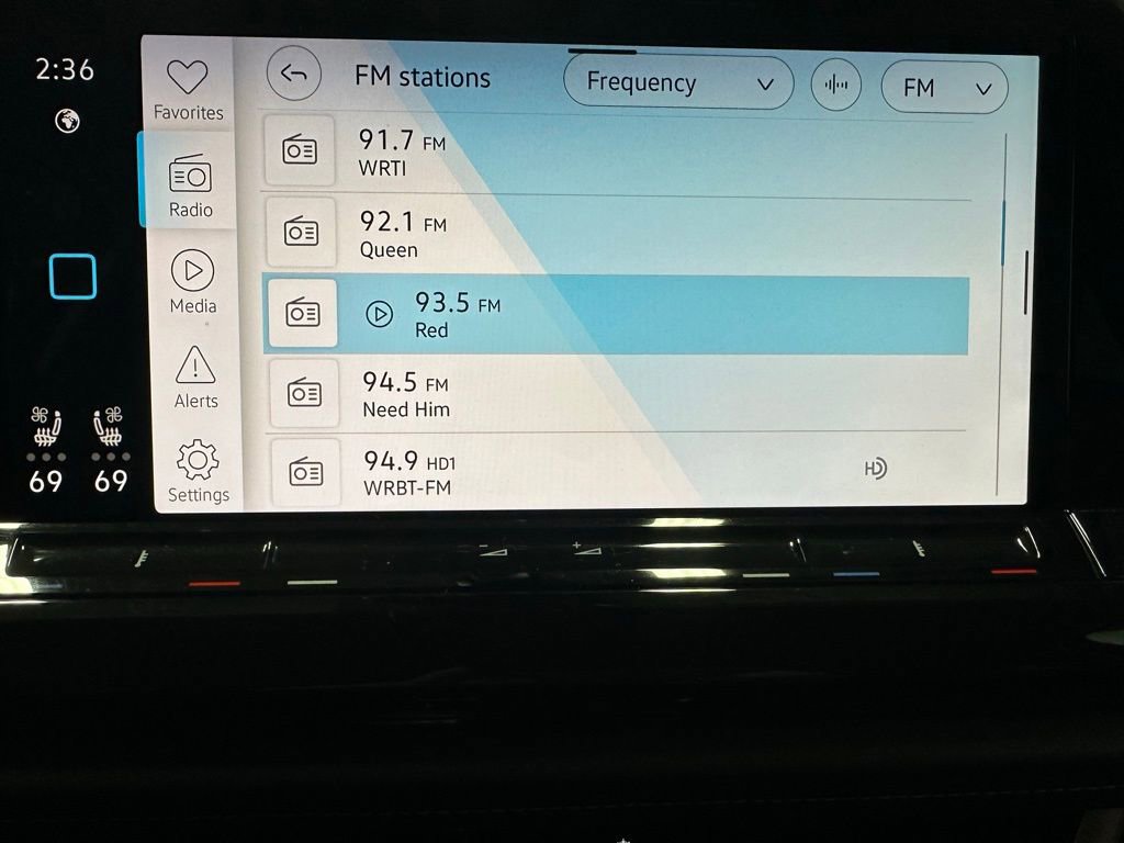 Used 2025 Volkswagen Atlas SE image 29