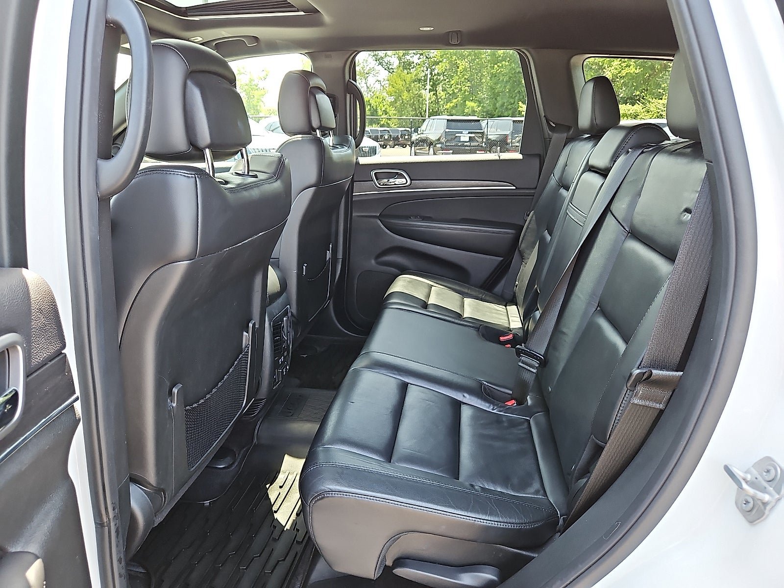 Used 2018 Jeep Grand Cherokee Limited AWD/4WD image 10