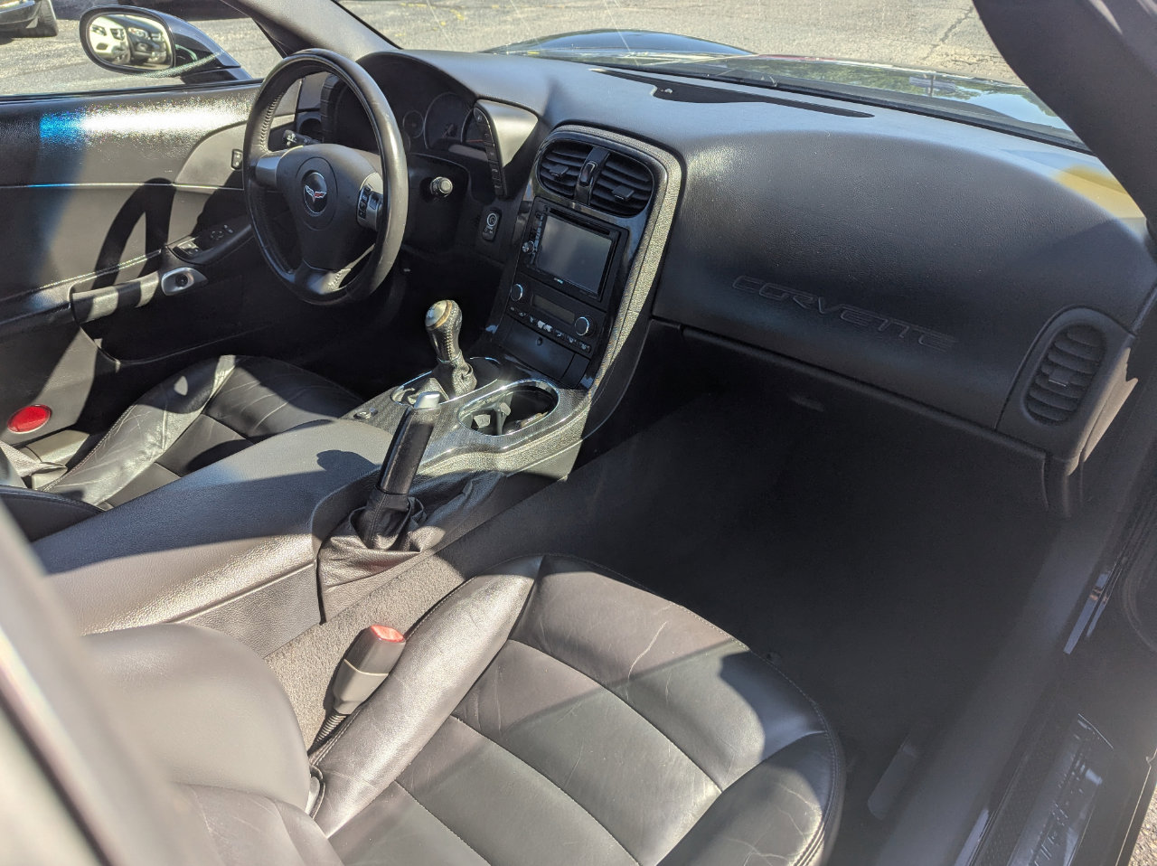 Used 2005 Chevrolet Corvette Coupe w/ Preferred Equipment Group RWD image 25